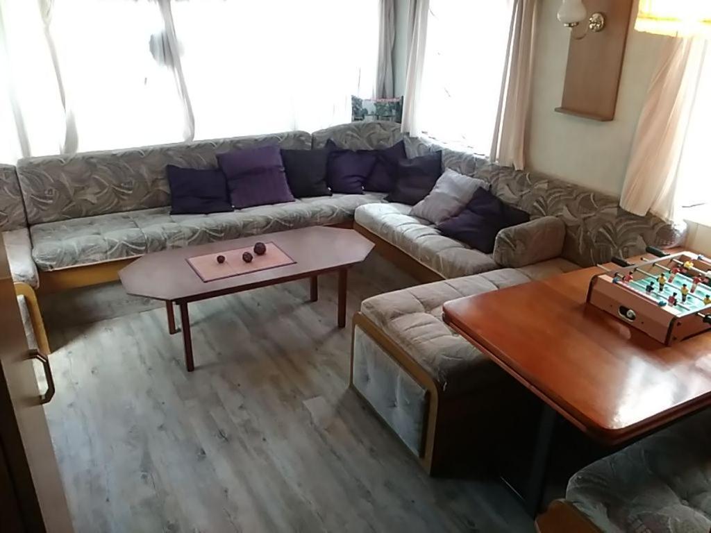 Hotel Mobilni Dum U Goldy à Česká Skalice Extérieur photo