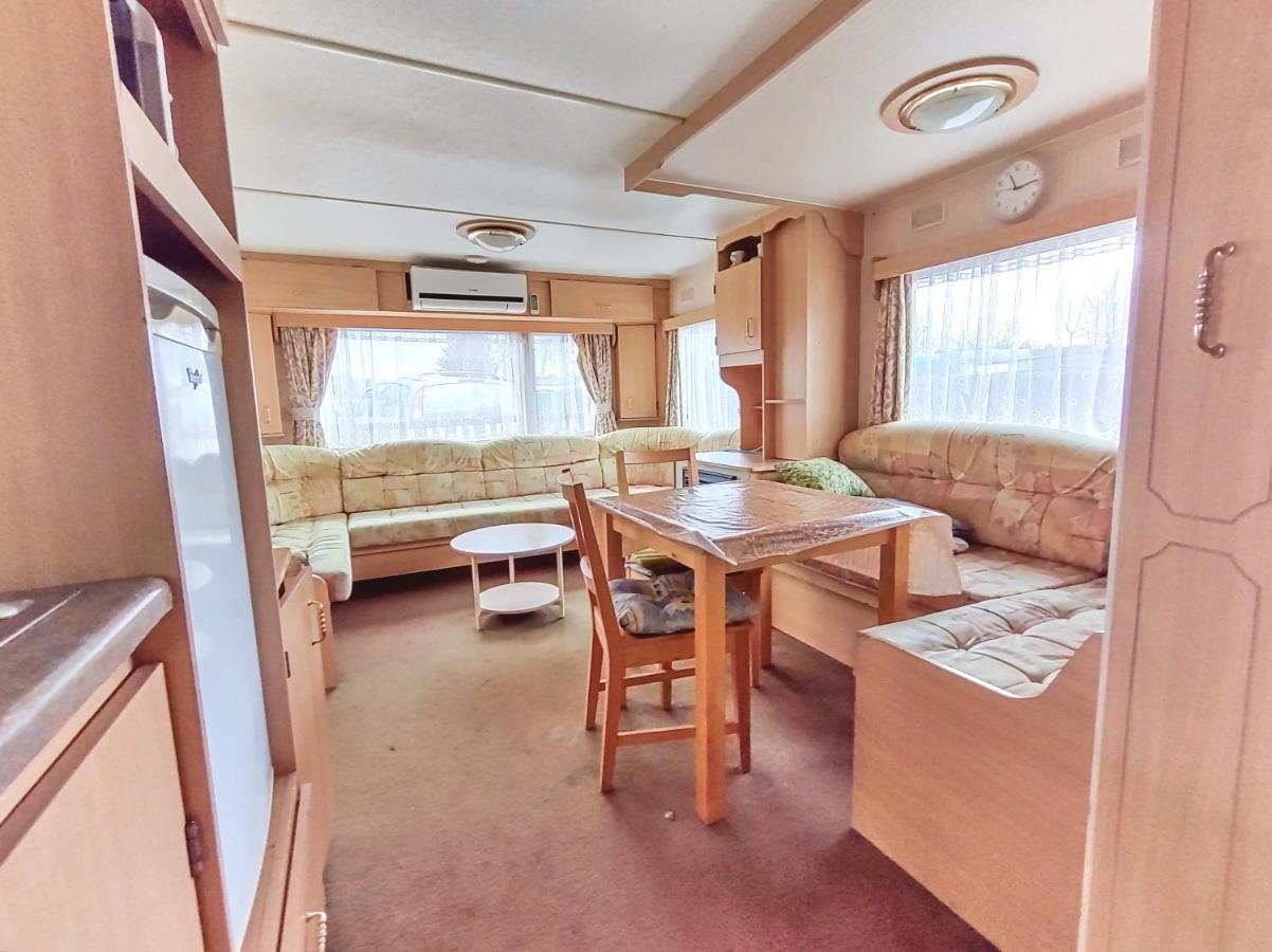 Hotel Mobilni Dum U Goldy à Česká Skalice Extérieur photo