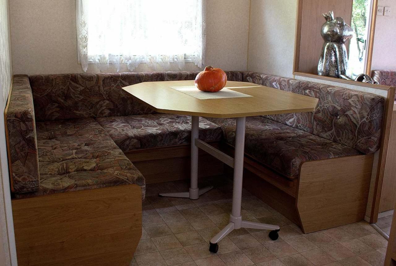 Hotel Mobilni Dum U Goldy à Česká Skalice Extérieur photo